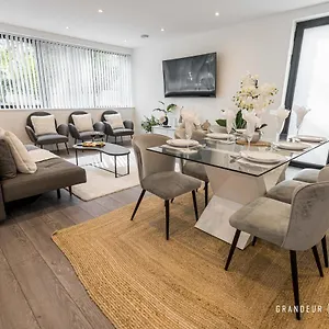 3-bedroom-with-balcony-and-garden-in-bournemouth.bournemouth-hotels.org/
