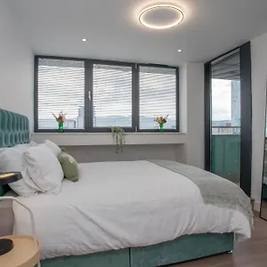 3 Bdr Centre Penthouse By Breaks Belfast