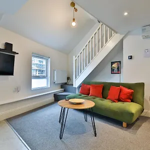 cosy-mezzanine-flat-in-vibrant-area-walking-distance-to.cardiffhotelswales.com/
